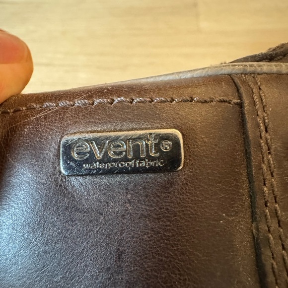 Men's UGG sz 11 preowned waterproof Brown Leather Boots - Picture 5 of 9